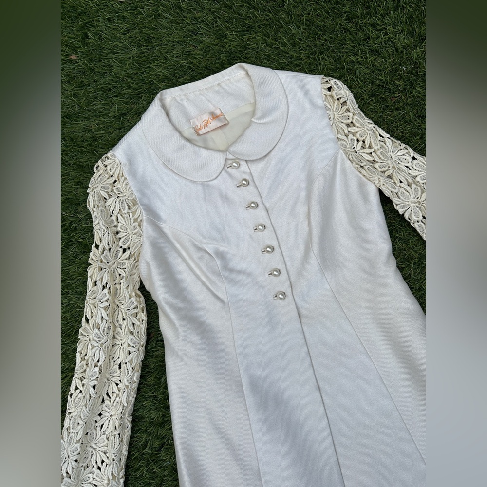 Vintage 1960s Saks Fifth Avenue Cream Daisy Long Sleeve Bridal Coat - Picture 14 of 15